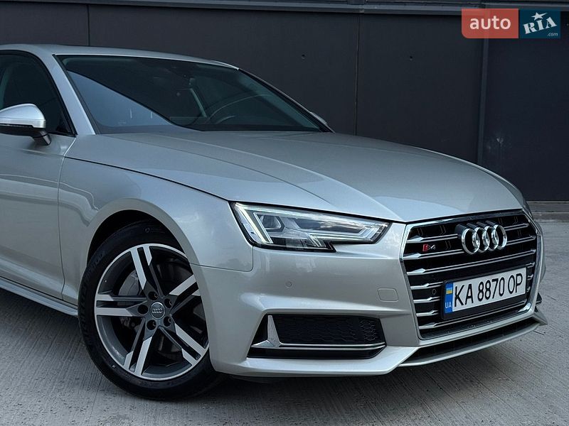 Седан Audi A4 2017 в Киеве