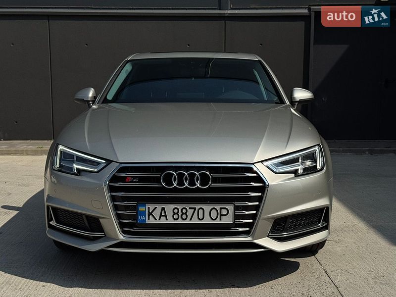 Седан Audi A4 2017 в Киеве