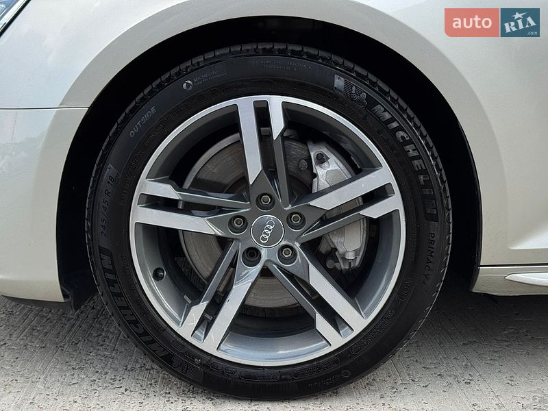 Седан Audi A4 2017 в Киеве