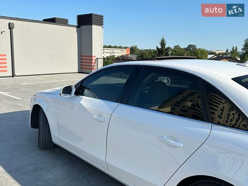 Седан Audi A4 2012 в Львове