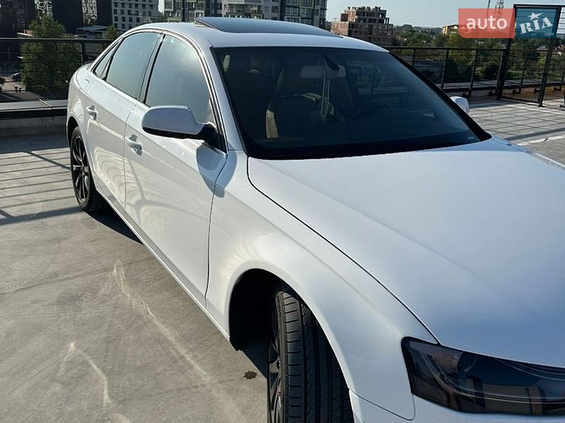 Седан Audi A4 2012 в Львове