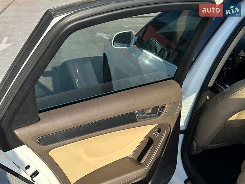 Седан Audi A4 2012 в Львове