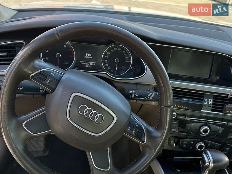 Седан Audi A4 2012 в Львове