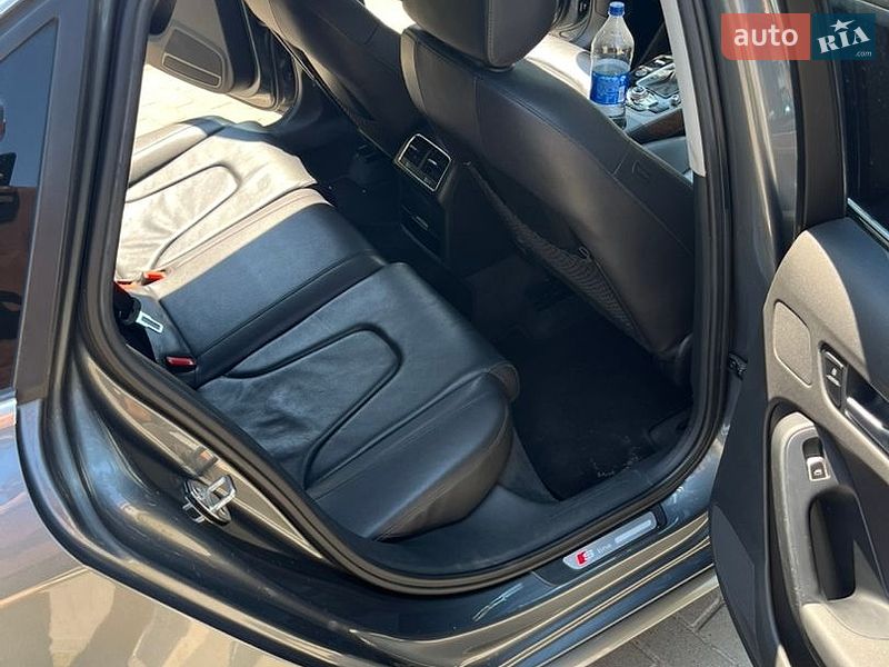Седан Audi A4 2013 в Новояворівську
