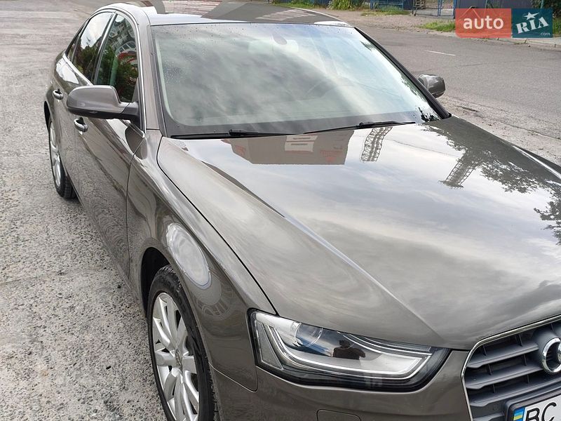 Седан Audi A4 2013 в Львове
