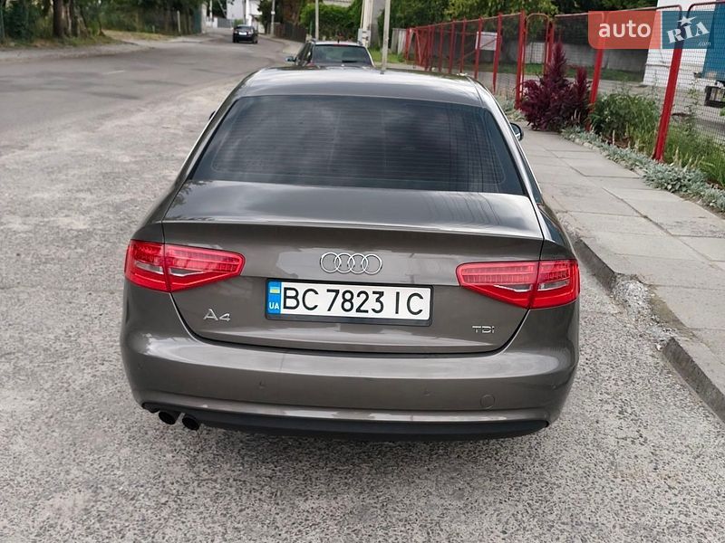 Седан Audi A4 2013 в Львове