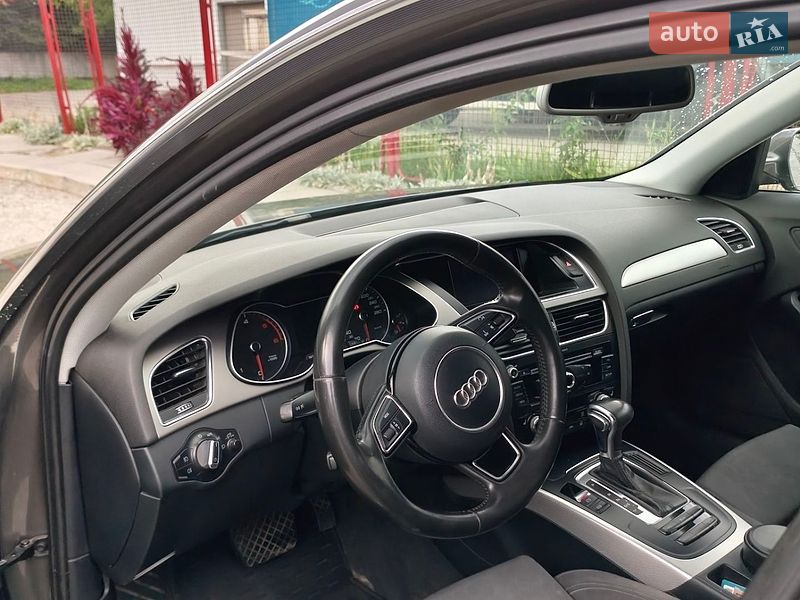 Седан Audi A4 2013 в Львове