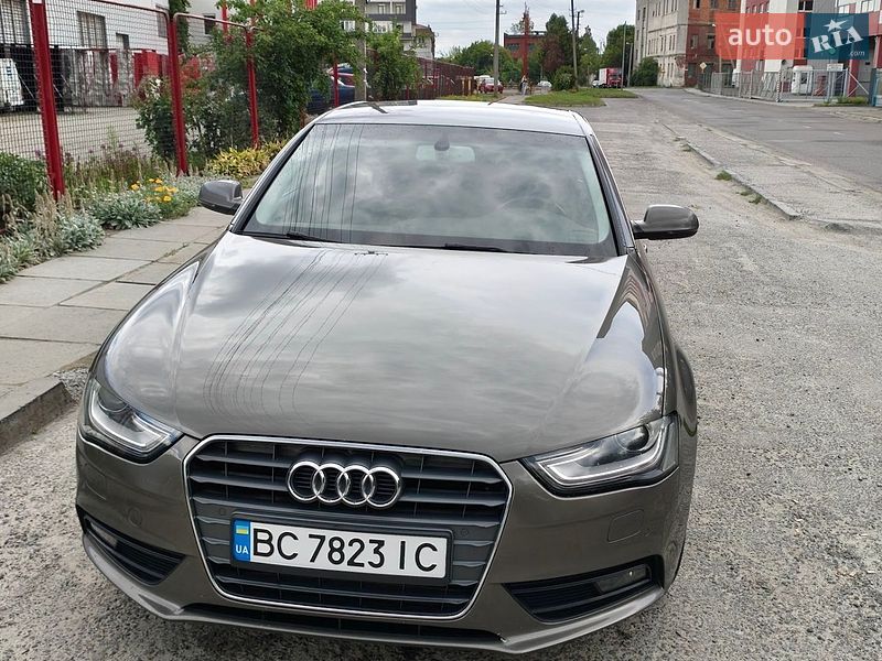 Седан Audi A4 2013 в Львове