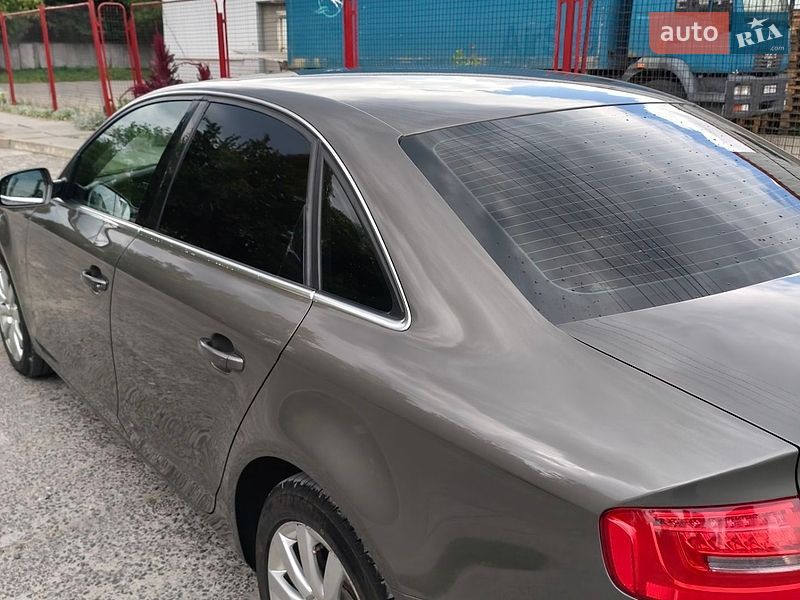 Седан Audi A4 2013 в Львове