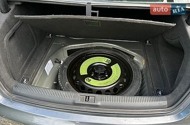 Седан Audi A4 2015 в Чернівцях