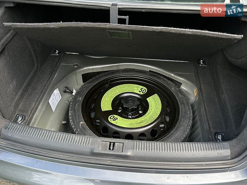 Седан Audi A4 2015 в Чернівцях