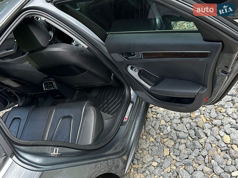 Седан Audi A4 2015 в Чернівцях