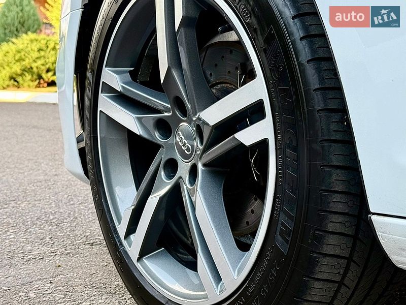 Седан Audi A4 2021 в Рівному