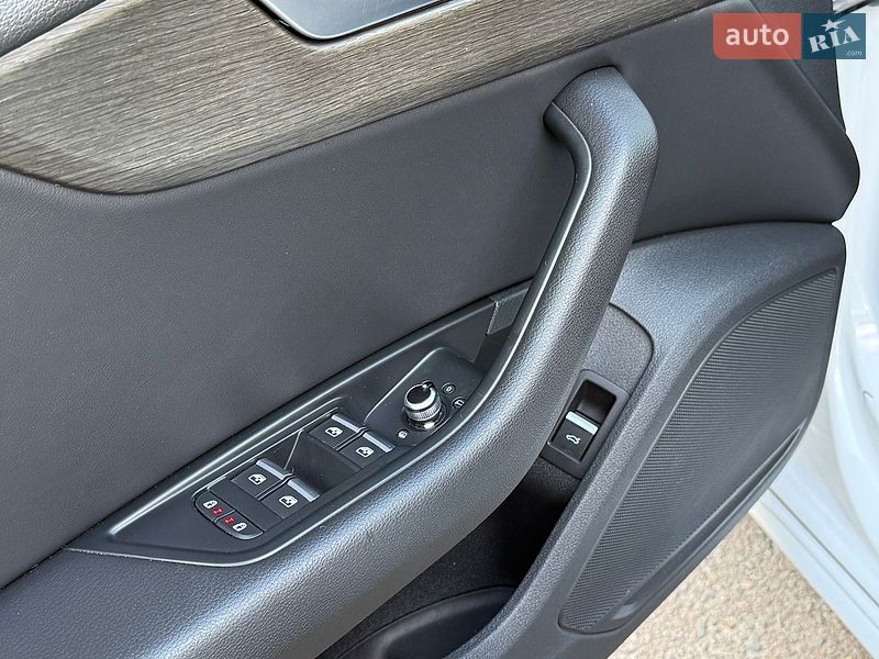Седан Audi A4 2021 в Рівному