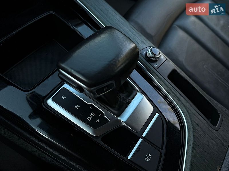 Седан Audi A4 2021 в Рівному