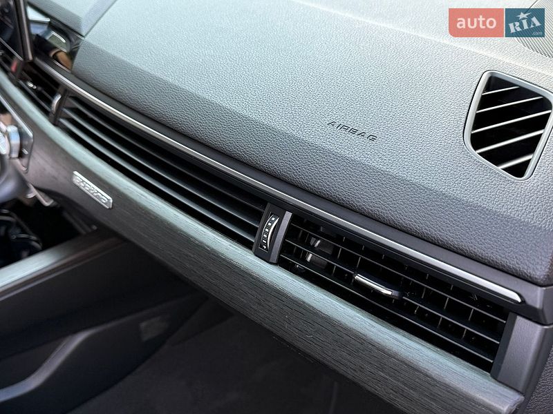 Седан Audi A4 2021 в Рівному