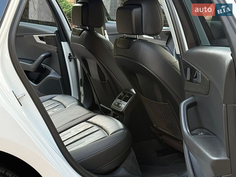 Седан Audi A4 2021 в Рівному