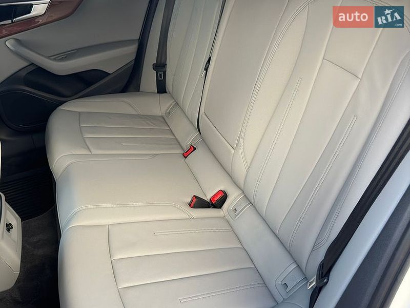 Седан Audi A4 2023 в Рівному
