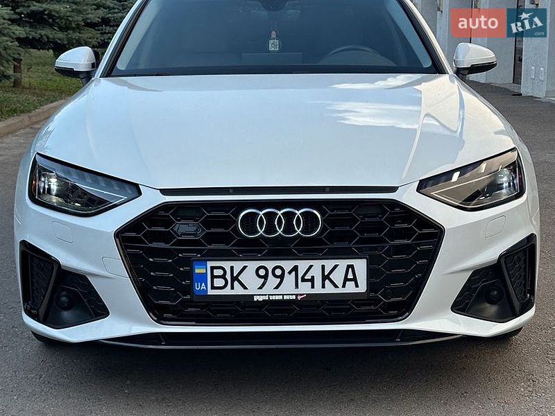 Седан Audi A4 2023 в Рівному