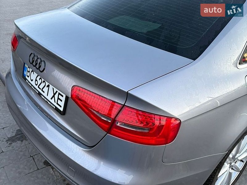 Седан Audi A4 2014 в Львове
