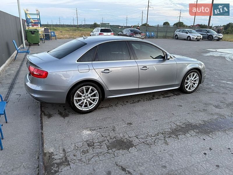 Седан Audi A4 2014 в Львове