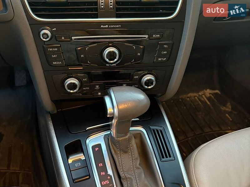 Седан Audi A4 2014 в Львове