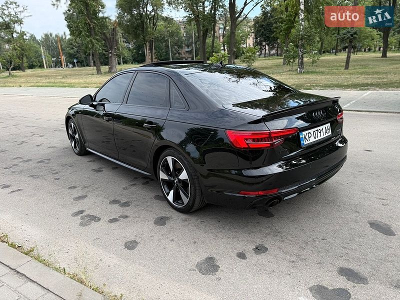Седан Audi A4 2016 в Запоріжжі