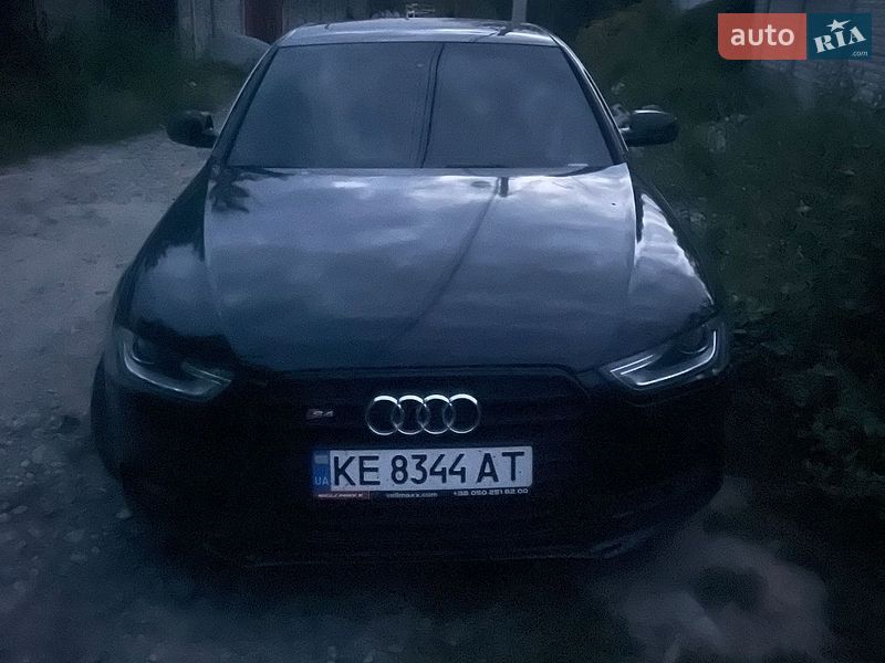 Седан Audi A4 2013 в Дніпрі