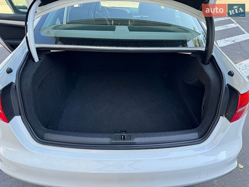 Седан Audi A4 2014 в Вінниці