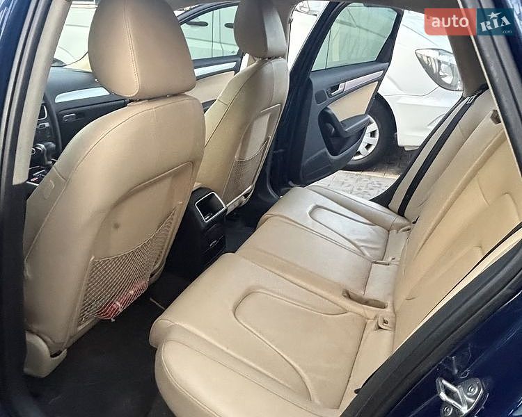 Седан Audi A4 2013 в Бучі