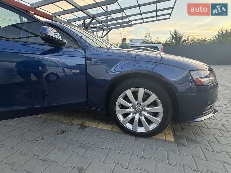 Седан Audi A4 2013 в Бучі