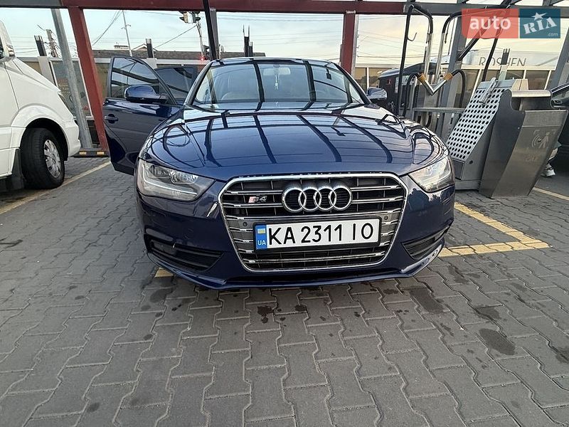 Седан Audi A4 2013 в Бучі