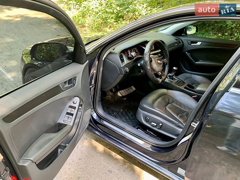 Седан Audi A4 2012 в Києві