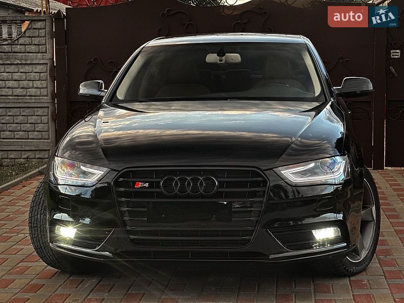 Седан Audi A4 2013 в Дніпрі