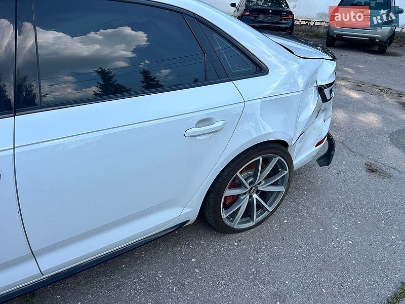 Седан Audi A4 2018 в Киеве