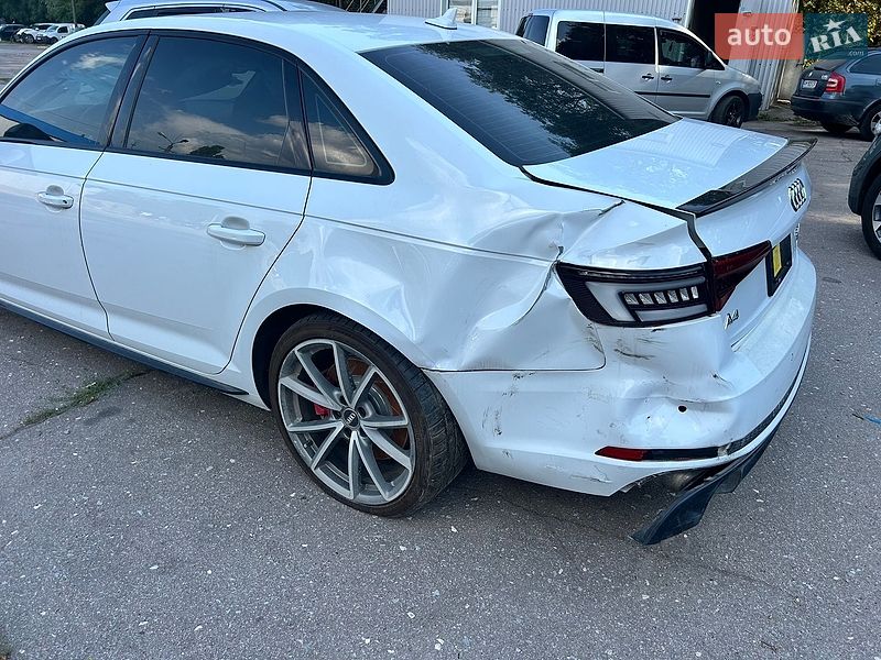 Седан Audi A4 2018 в Киеве