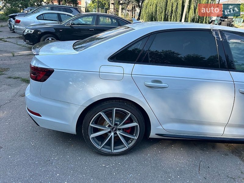 Седан Audi A4 2018 в Киеве
