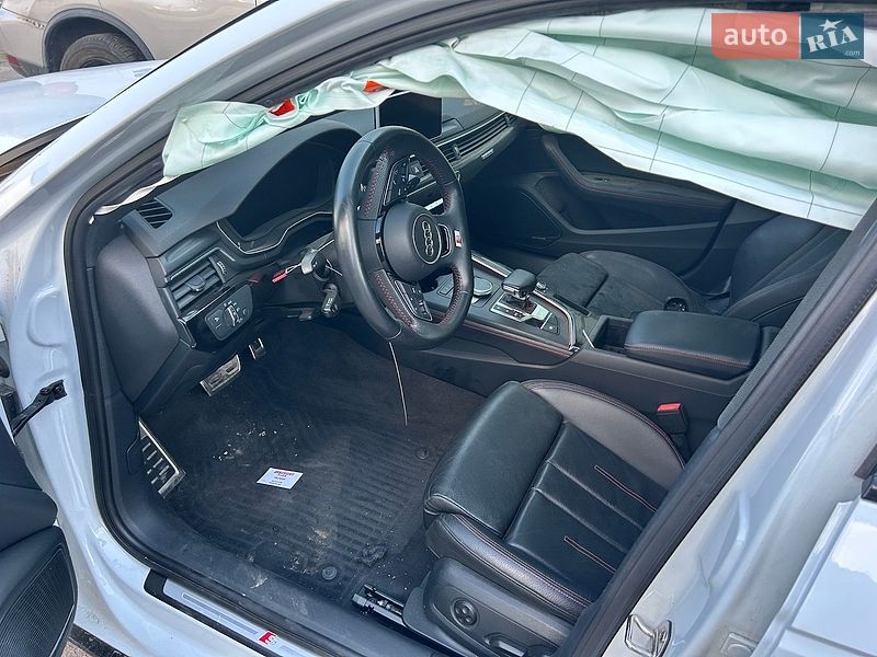 Седан Audi A4 2018 в Киеве
