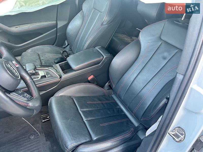 Седан Audi A4 2018 в Киеве