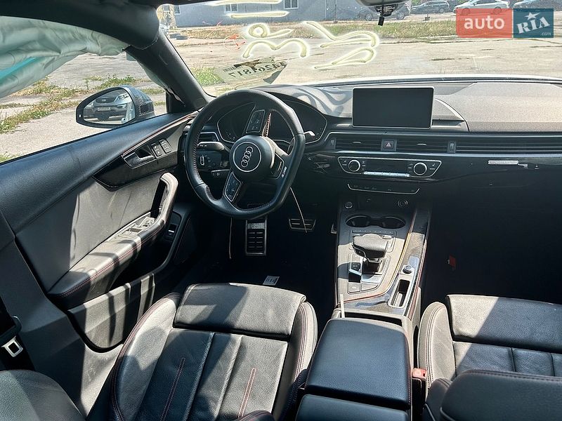 Седан Audi A4 2018 в Киеве