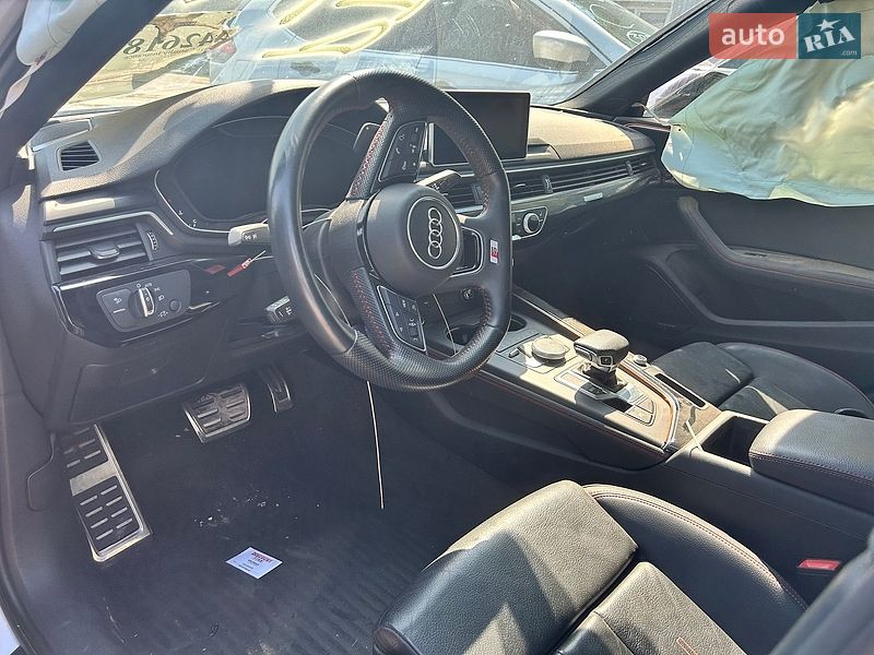 Седан Audi A4 2018 в Киеве