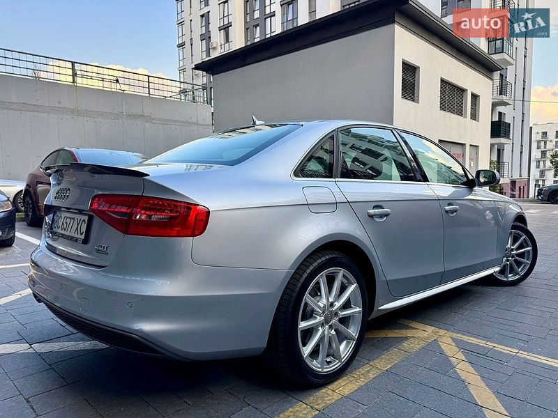 Седан Audi A4 2015 в Львове