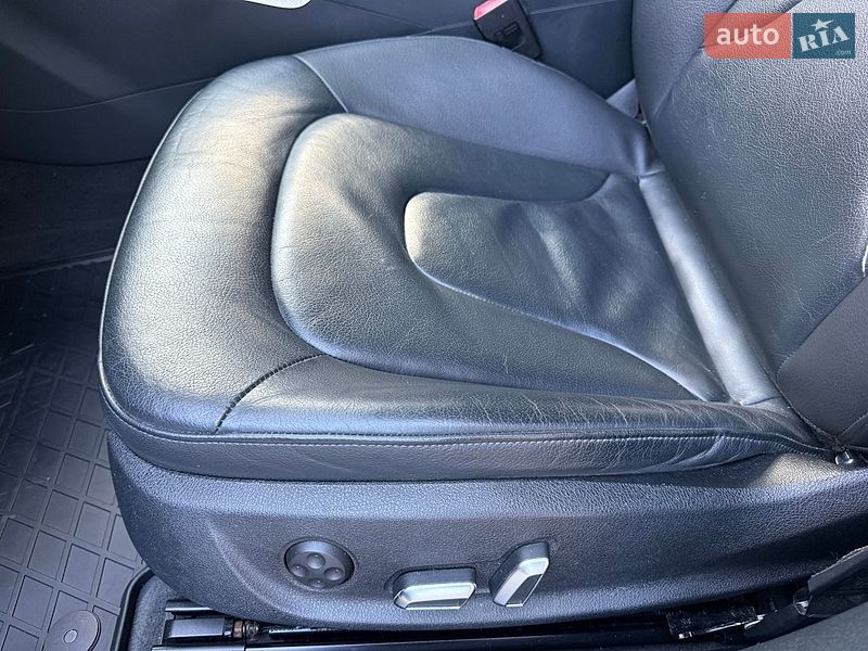 Седан Audi A4 2015 в Львове
