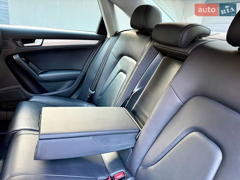 Седан Audi A4 2015 в Львове