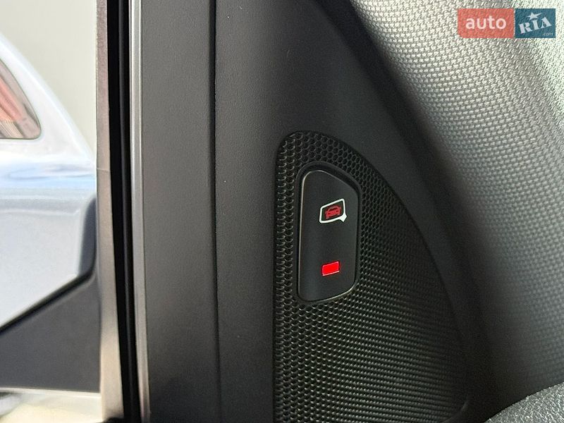Седан Audi A4 2015 в Львове