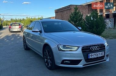 Седан Audi A4 2012 в Сумах