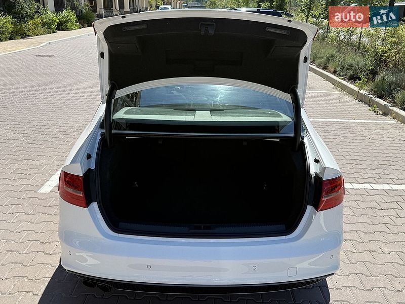 Седан Audi A4 2015 в Киеве