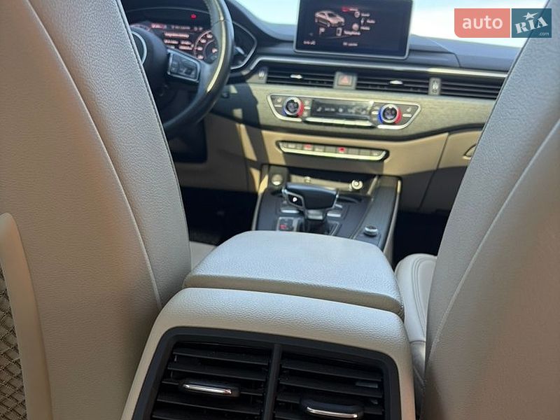 Седан Audi A4 2018 в Києві