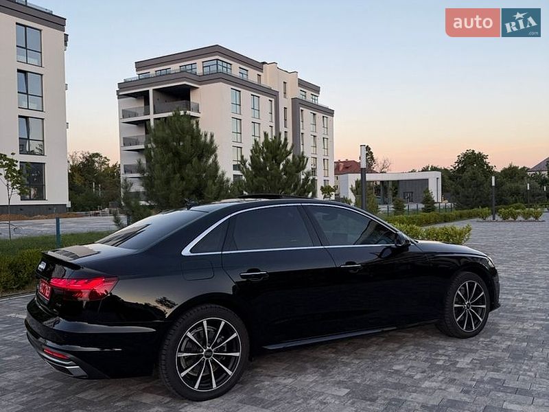 Седан Audi A4 2021 в Мукачевому