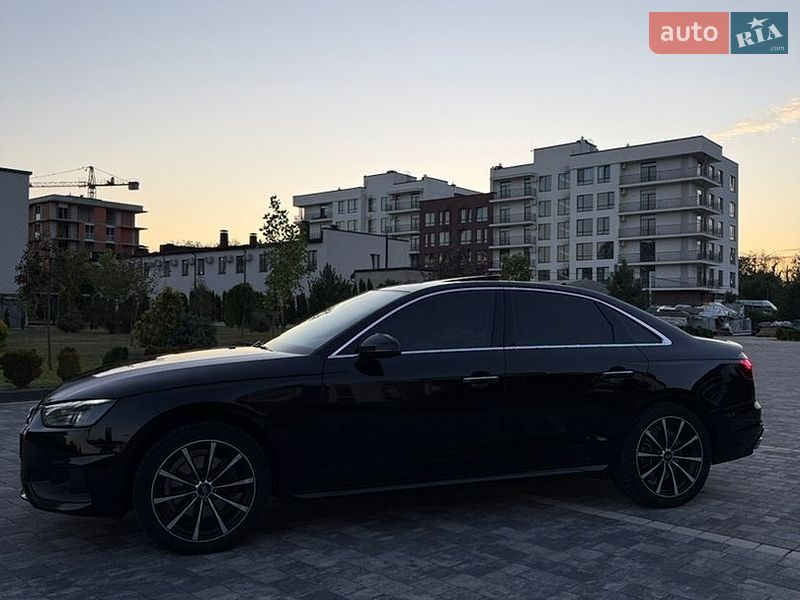 Седан Audi A4 2021 в Мукачевому